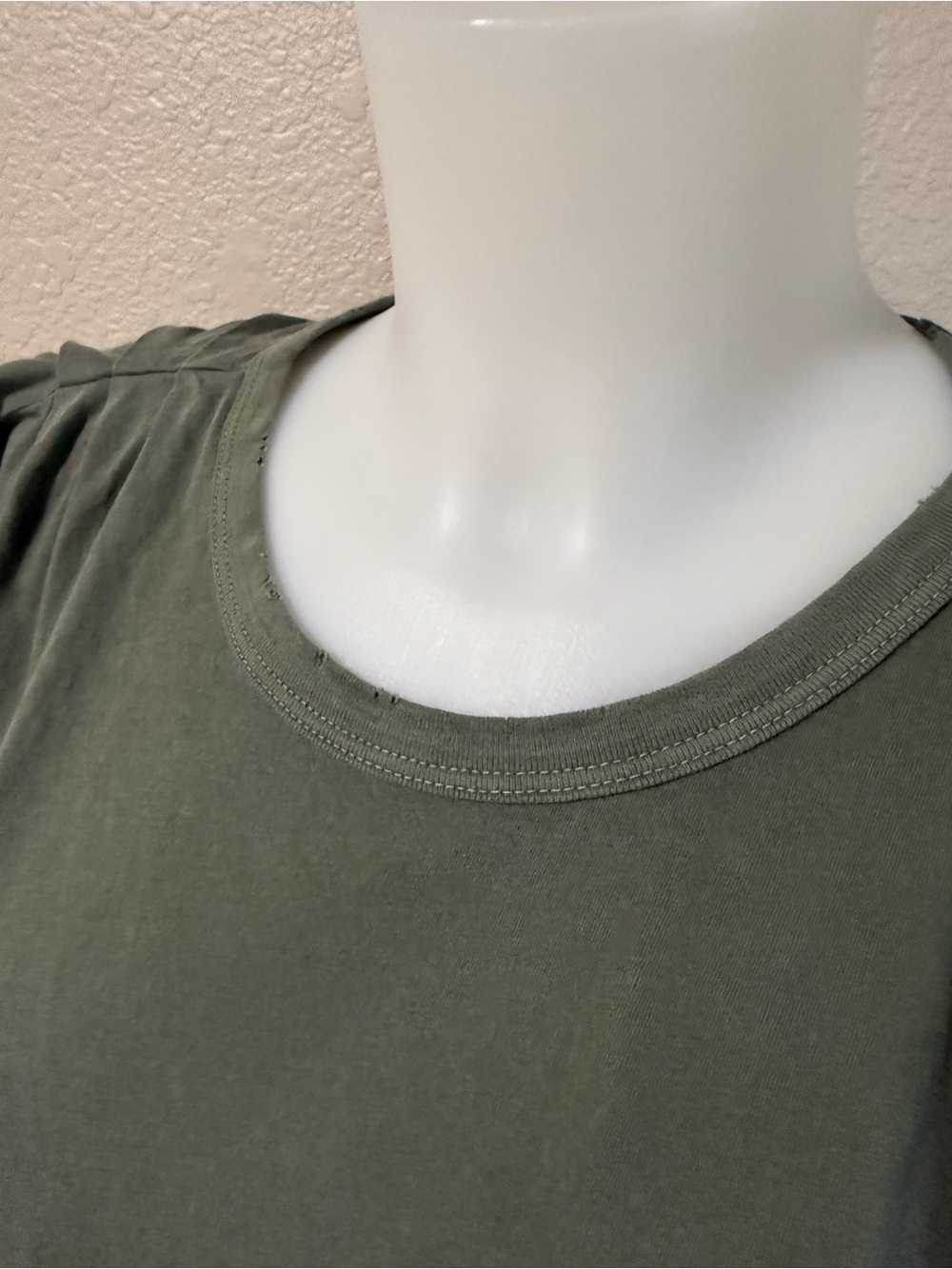 Women’s AMO Babe Olive Green Pleated Shoulder Muscle Tank Tee distressed - Picture 3 of 7